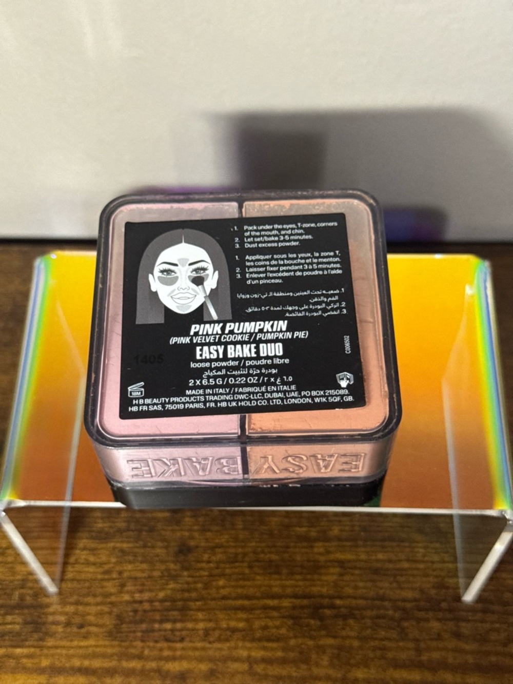 Huda Beauty Easy Bake Loose Powder Brightening + Correcting Duo - Picture 5 of 5
